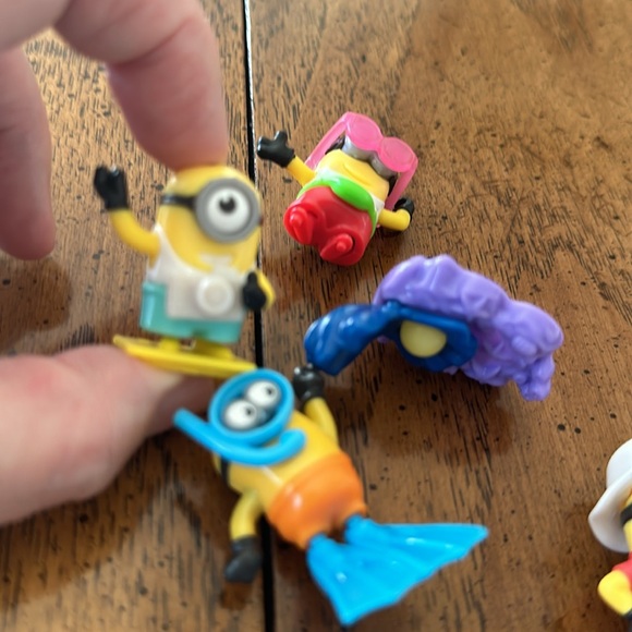 Minions lot of five mini figures & bouncy ball 1 to 2 in toys from a kids meal ￼ - Picture 3 of 7